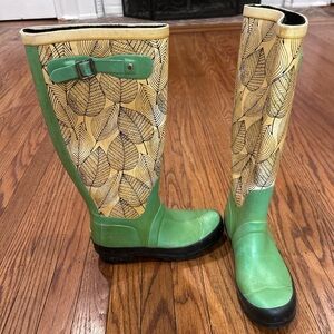 Oakiwear Leaf Pattern Green Rain Boots - size 6